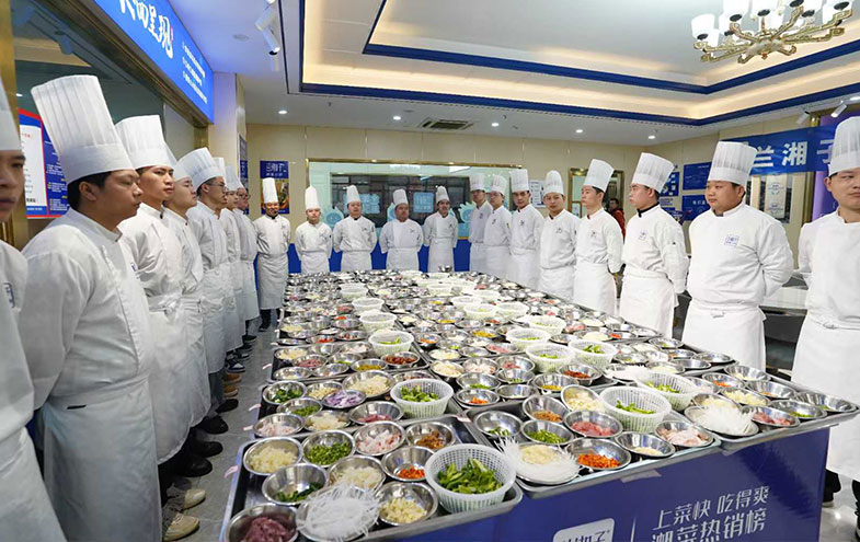 遵義市學廚師，首選新東方烹飪學校 專業技能與餐飲管理并重