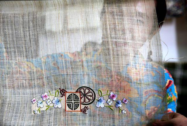 上饒沙溪:織麻人,&ldquo;中國(guó)草&rdquo;變&ldquo;富貴衣&rdquo;?